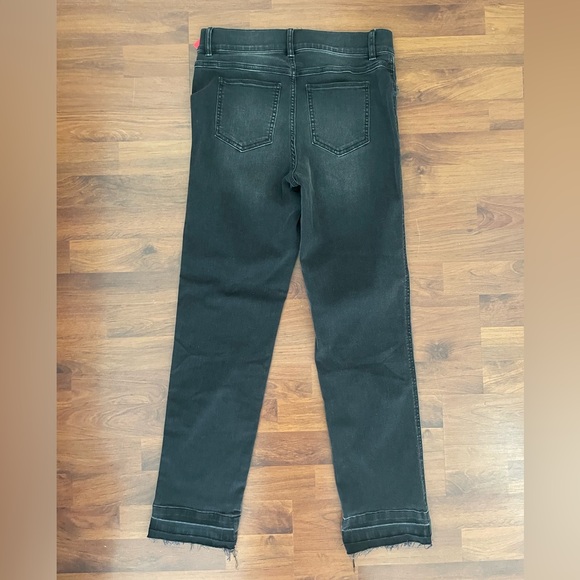 NEW SPANX Straight Leg Jeans in Vintage Black with Raw Hem - Picture 4 of 8